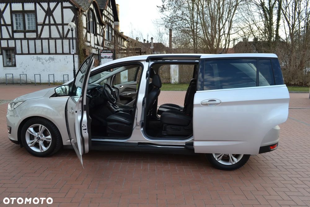 Ford Grand C-MAX - 11