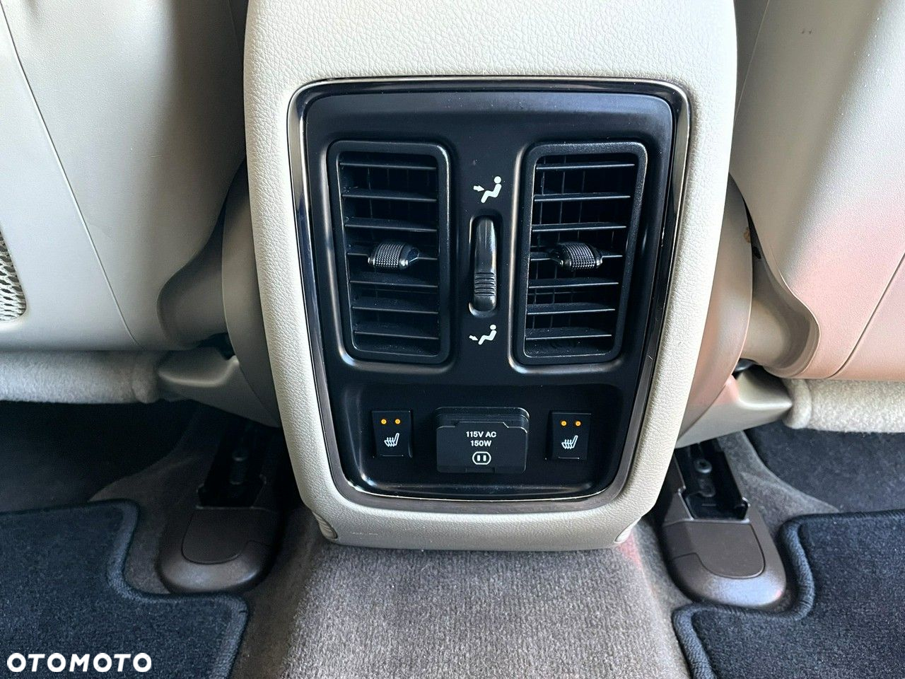 Jeep Grand Cherokee - 32