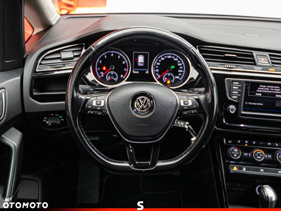 Volkswagen Touran - 12