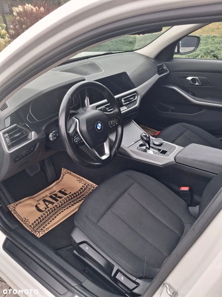 BMW Seria 3 318i Advantage - 17