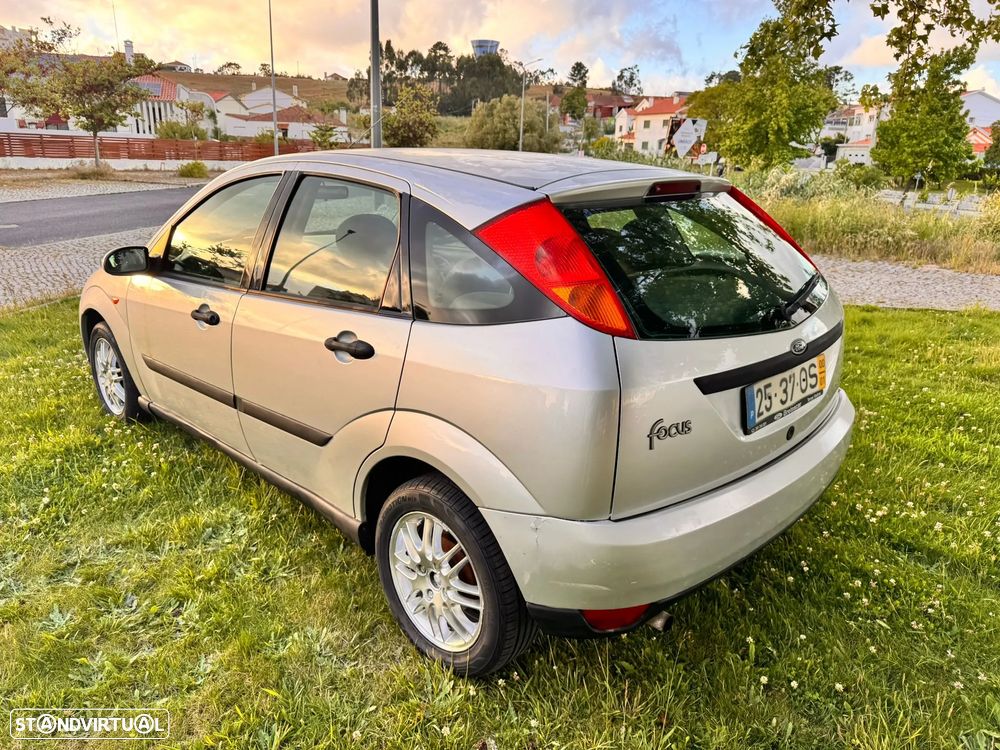 Ford Focus 1.4 Ambiente - 2
