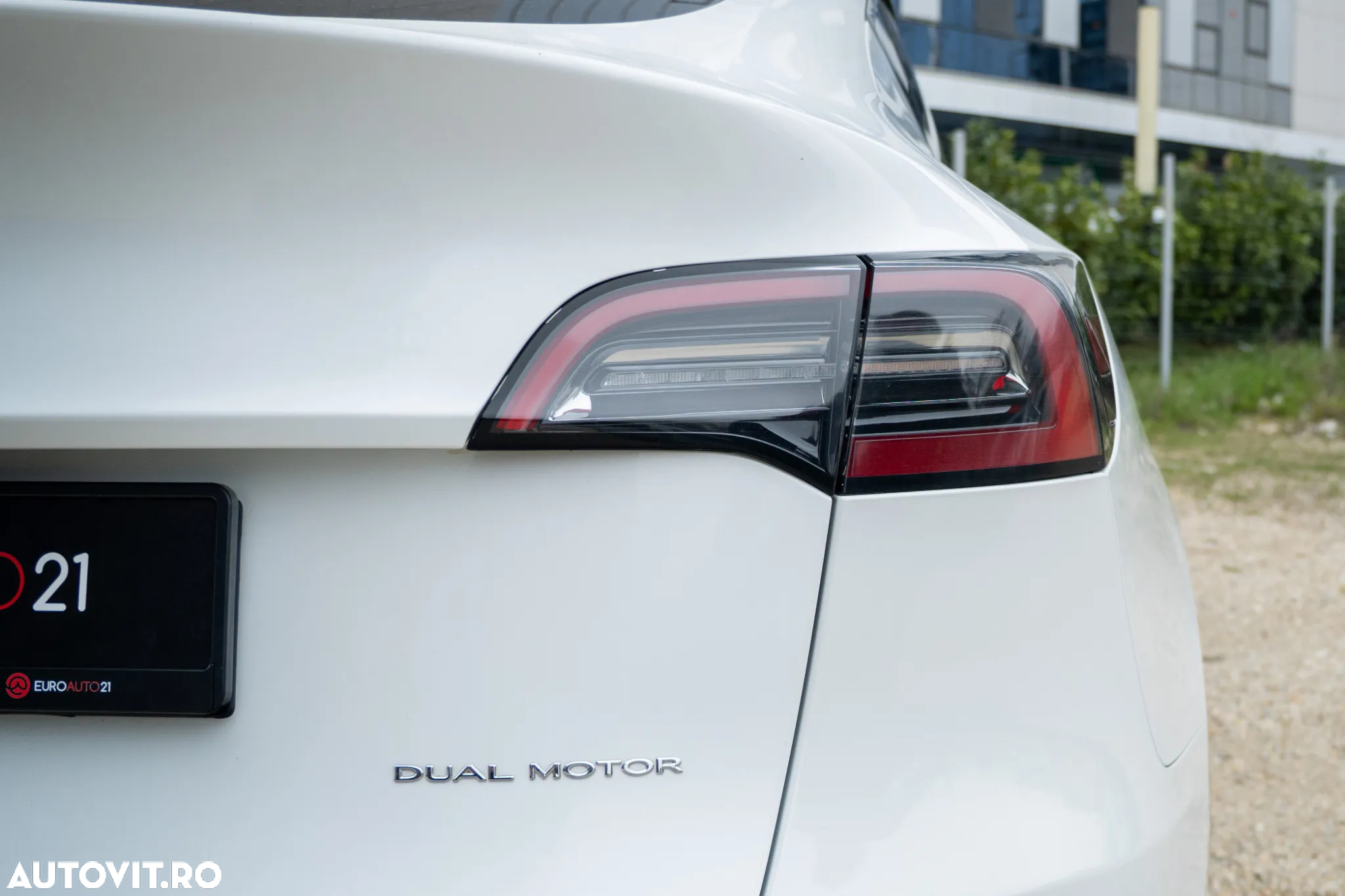 Tesla Model Y Long Range Dual Motor AWD - 8
