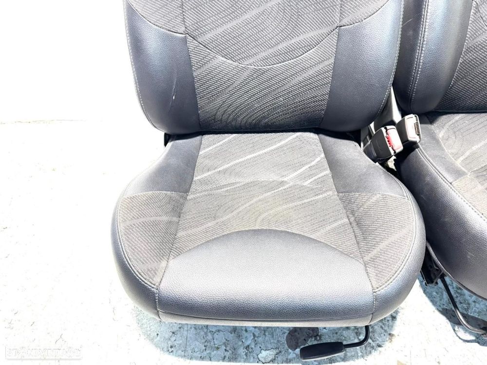 Conjunto de Bancos em Pele Frente ROVER 25 COMERCIAL - 6