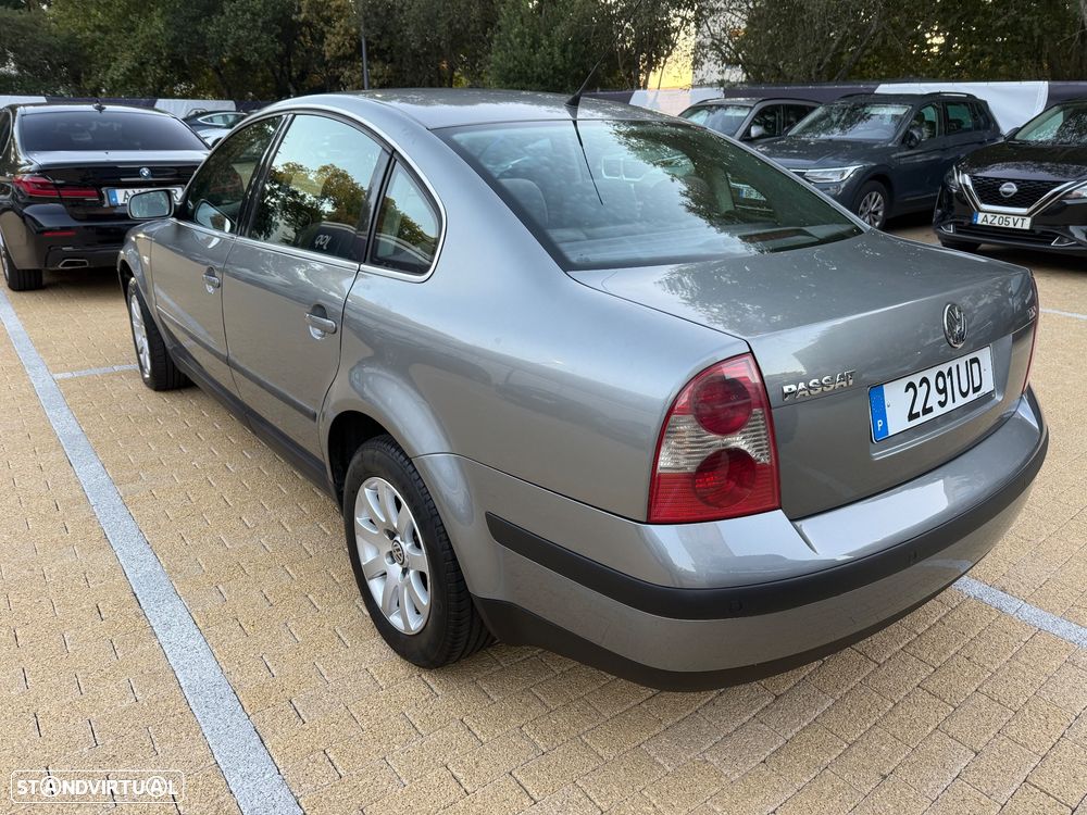 VW Passat 1.9 TDi Confortline 6V - 6