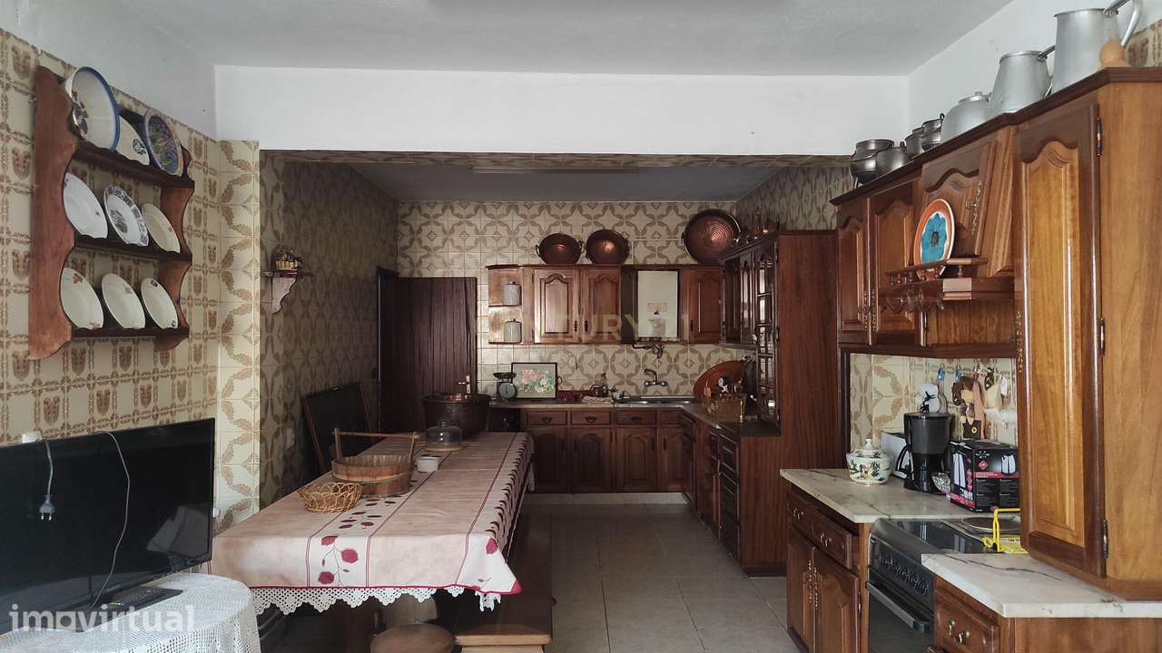 Casa T8 em Vimioso com Vista Campestre e Jardim Privado - Grande imagem: 4/11