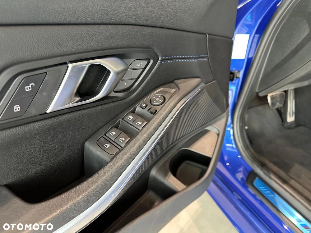 BMW Seria 3 320i M Sport - 17
