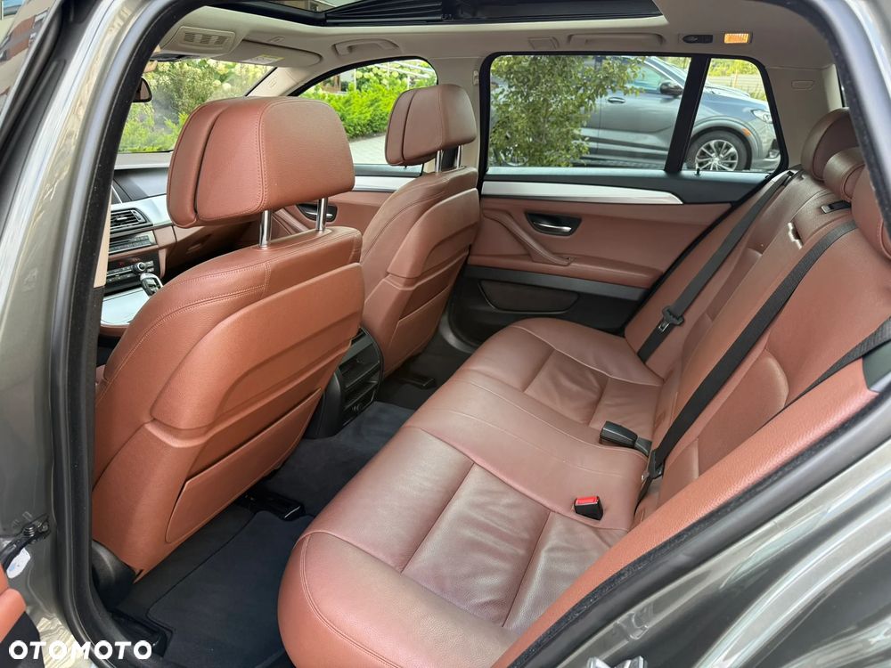 BMW Seria 5 525d Luxury Line - 22