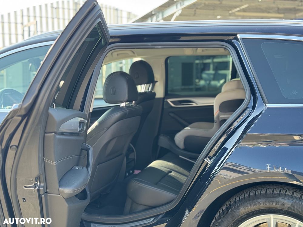 BMW Seria 5 520d xDrive AT - 14