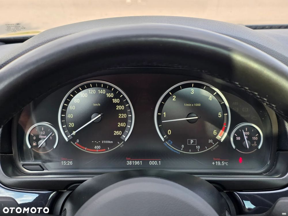 BMW Seria 5 530d xDrive Touring - 16