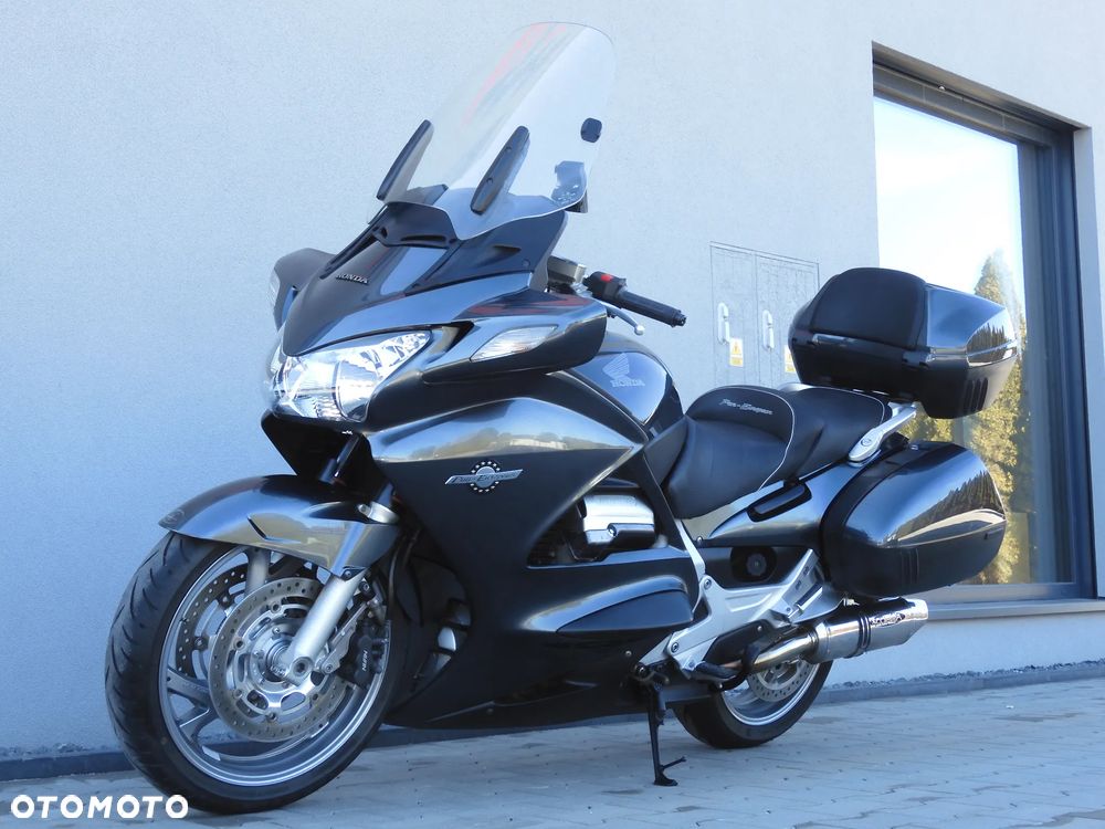 Honda ST - 39