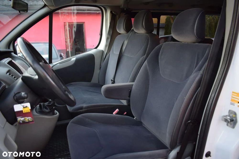 Renault Trafic 2.0 dCi 115 FAP Grand Passenger Black Edition - 9