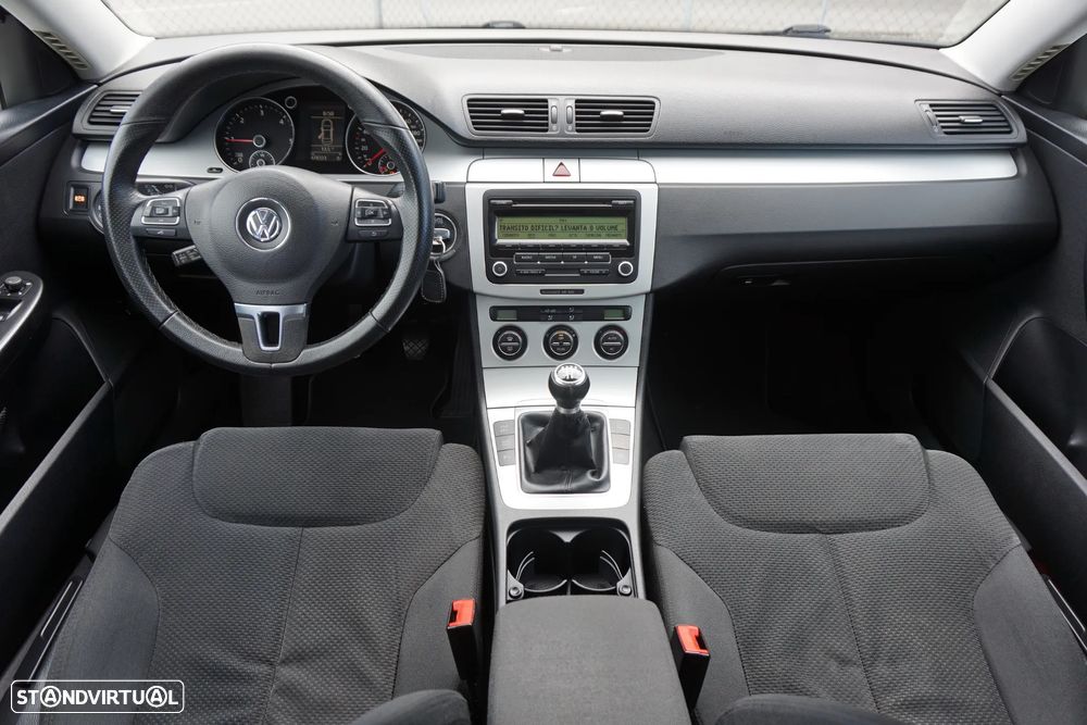 VW Passat 2.0 TDI BM Confortline - 29