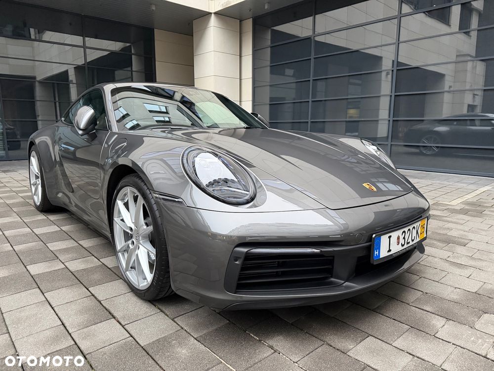 Porsche 911 Carrera - 2