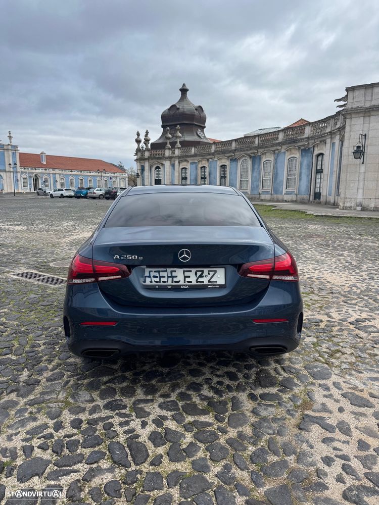 Mercedes-Benz A 250 Limousine e 8G-DCT AMG Line - 4