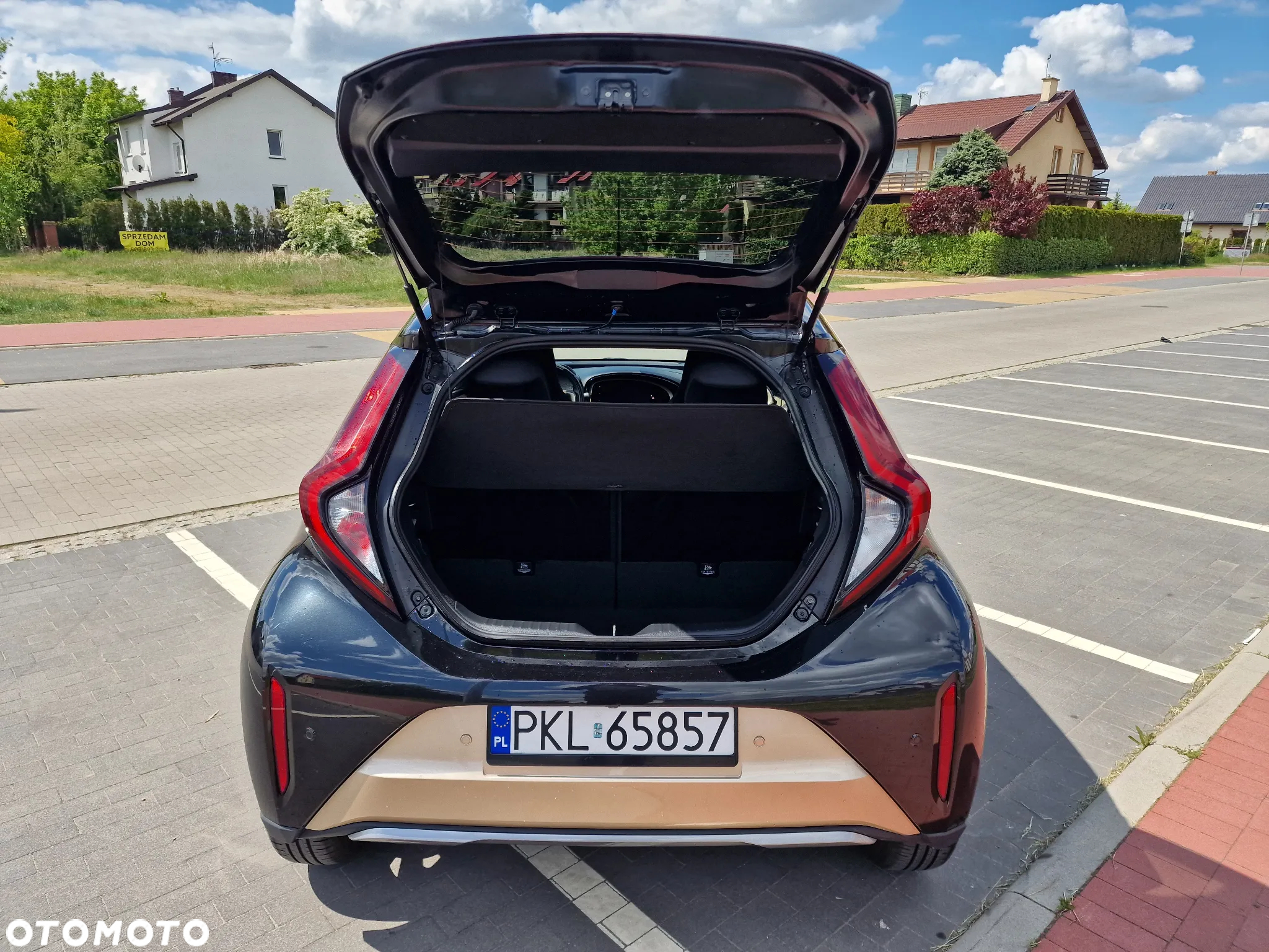 Toyota Aygo X 1.0 VVT-i JBL - 17