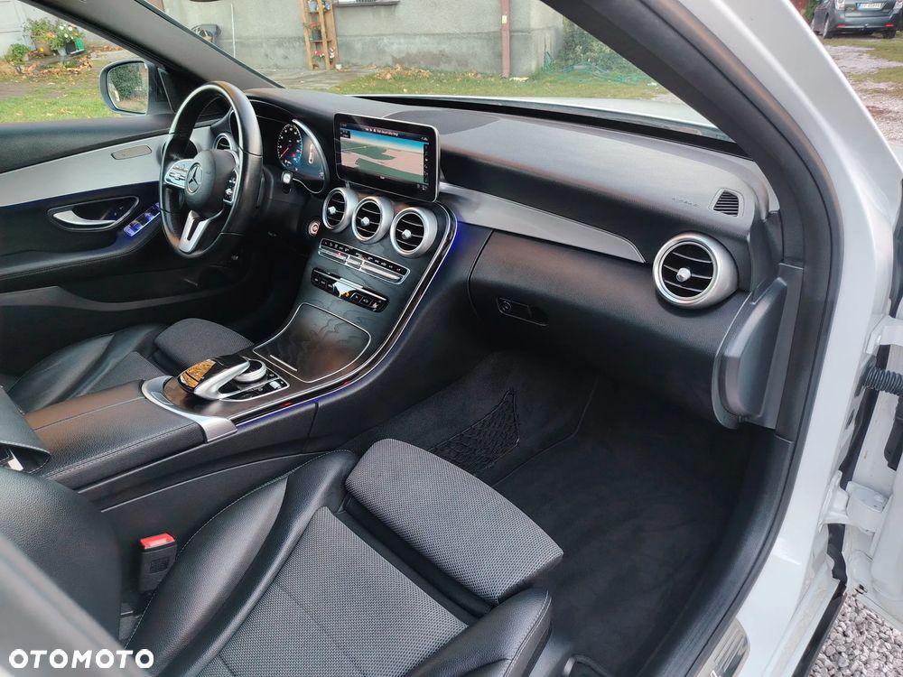 Mercedes-Benz Klasa C 200 4MATIC 9G-TRONIC - 32