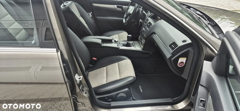 Mercedes-Benz Klasa C 200 CDI BlueEff Avantgarde - 3