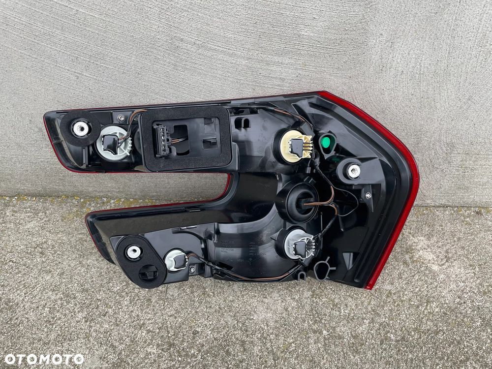 LAMPA TYLNA LEWA CITROEN C4 GRAND PICASSO II  2013-- NOWA AL - 2