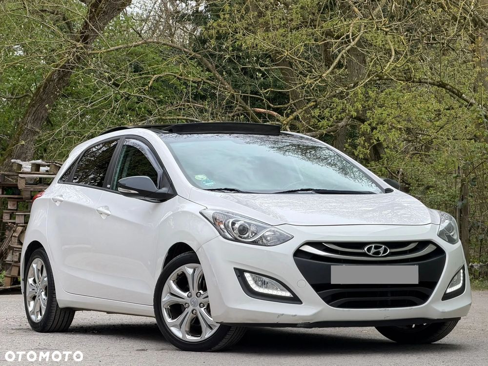 Hyundai i30 1.6 CRDi Fifa World Cup Edition - 1