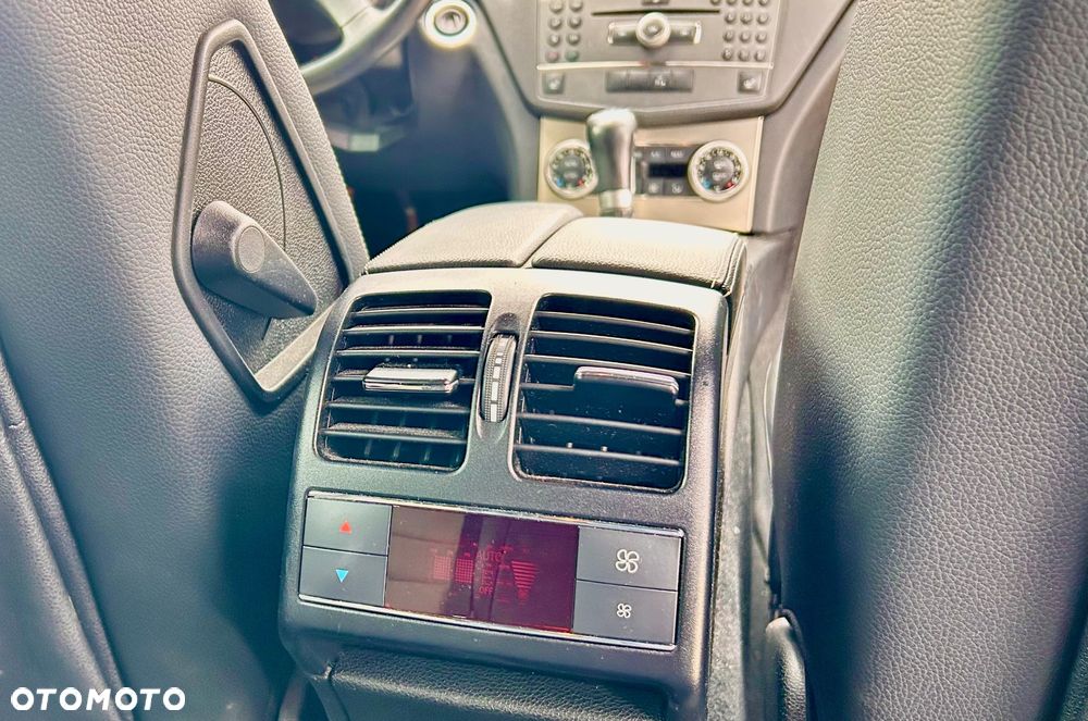 Mercedes-Benz Klasa C 180 Kompressor BlueEFFICIENCY Special Edition - 14