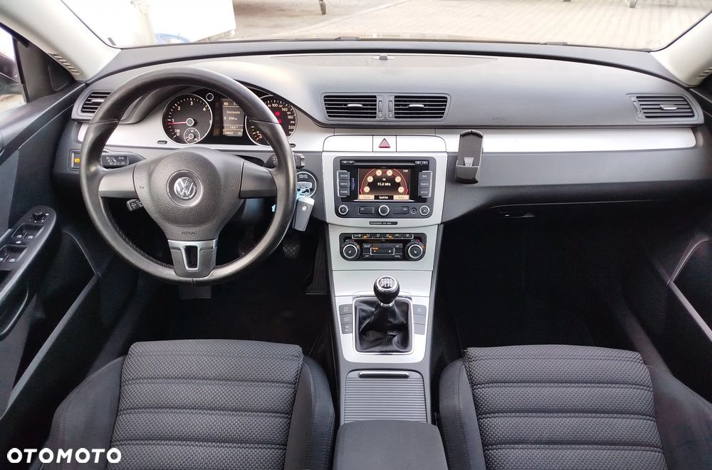 Volkswagen Passat 2.0 Blue TDI DPF Sportline - 14