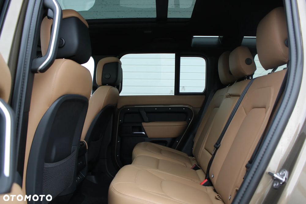 Land Rover Defender - 11