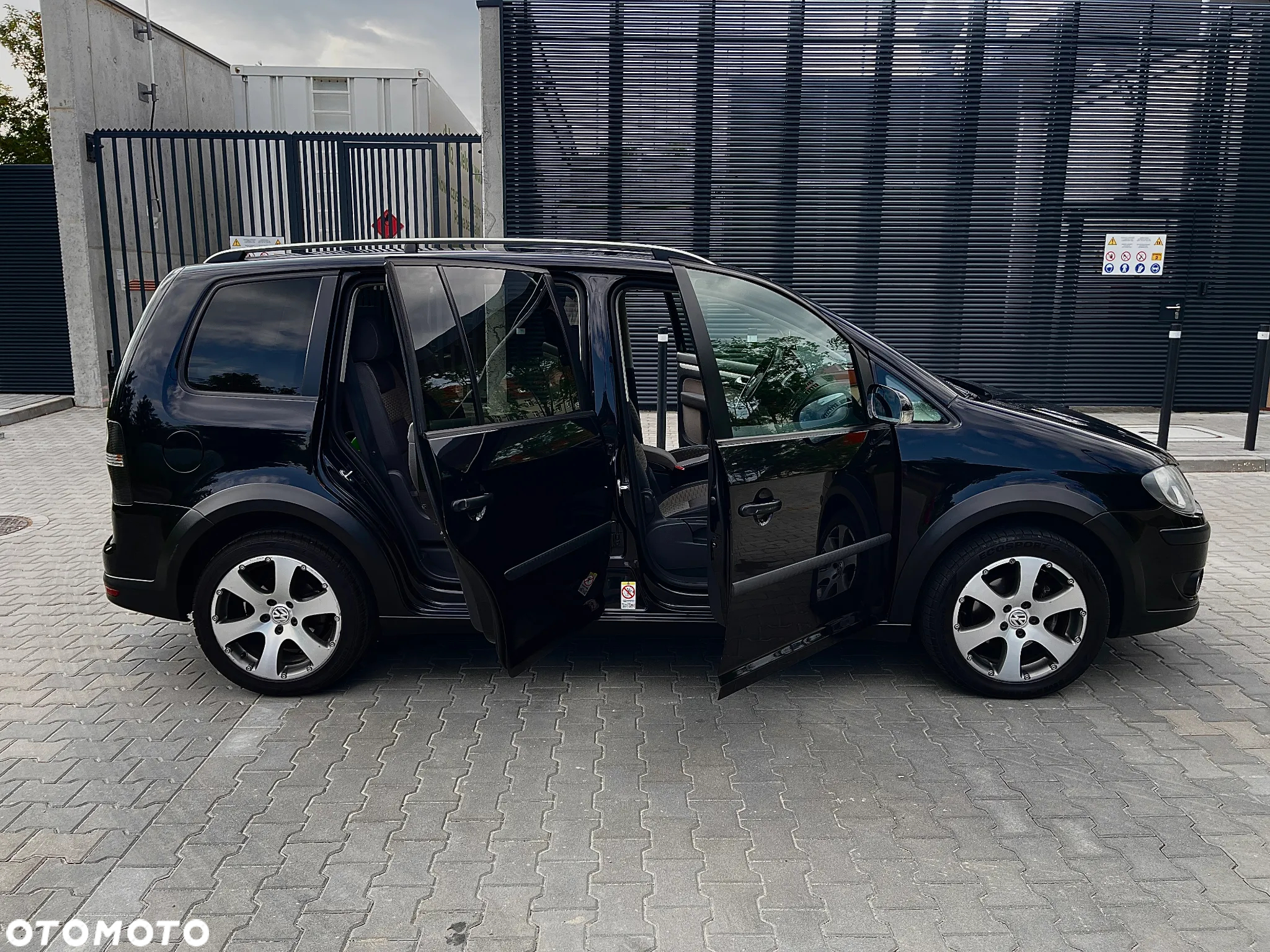 Volkswagen Touran 2.0 TDI DPF Cross - 25