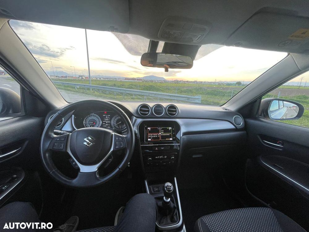 Suzuki Vitara 1.4 Boosterjet MHEV Passion - 25