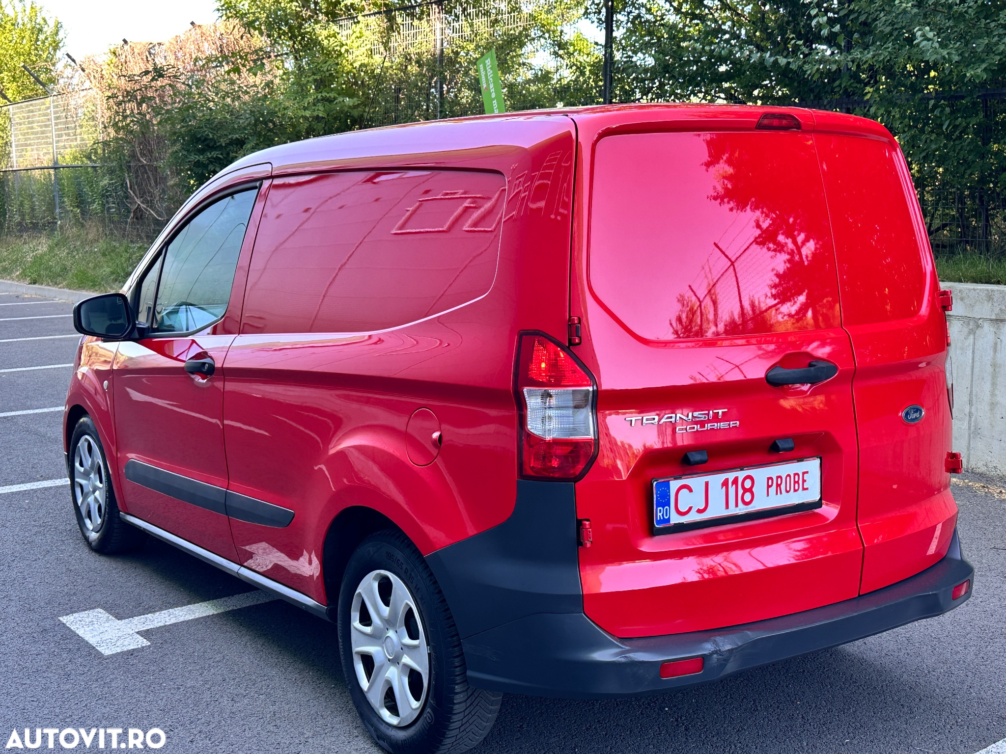 Ford Transit Courier - 20