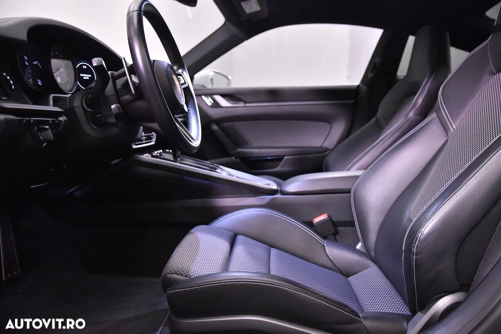 Porsche 911 Carrera 4S - 25