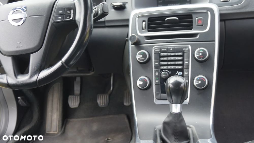 Volvo S60 T3 Momentum - 13
