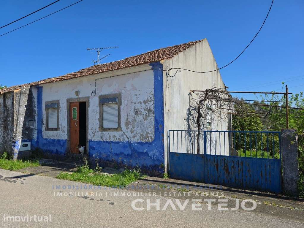 Propriedade com duas casas antigas para recuperar a 8.5 km de Tomar. - Grande imagem: 2/31