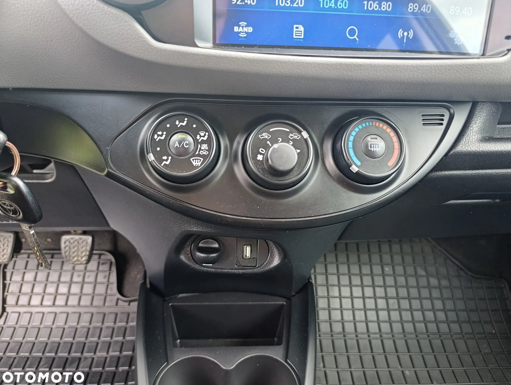 Toyota Yaris 1.0 Premium - 22