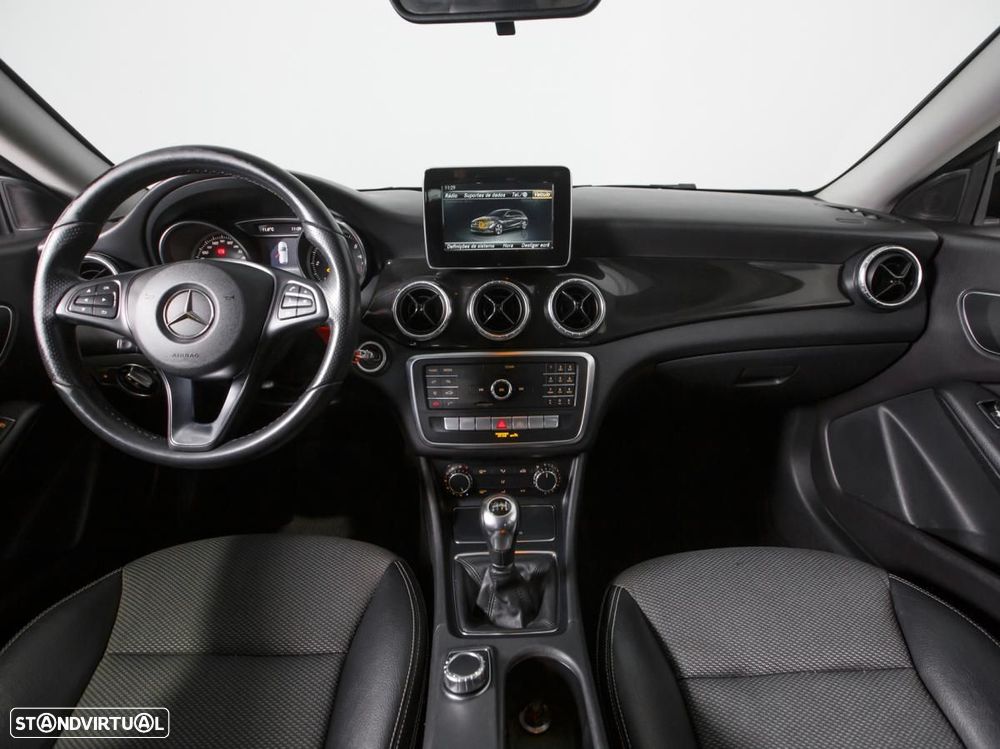 Mercedes-Benz CLA 180 d Shooting Brake - 6