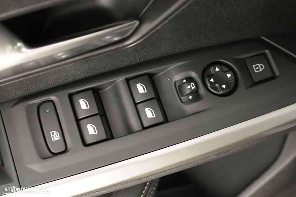 Peugeot 3008 1.2 Hybrid Allure e-DCS6 - 18