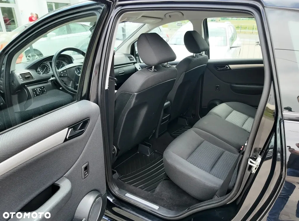 Mercedes-Benz Klasa B 180 BlueEffICIENCY - 29