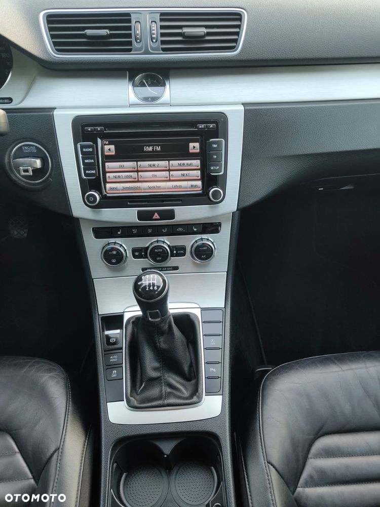 Volkswagen Passat - 31