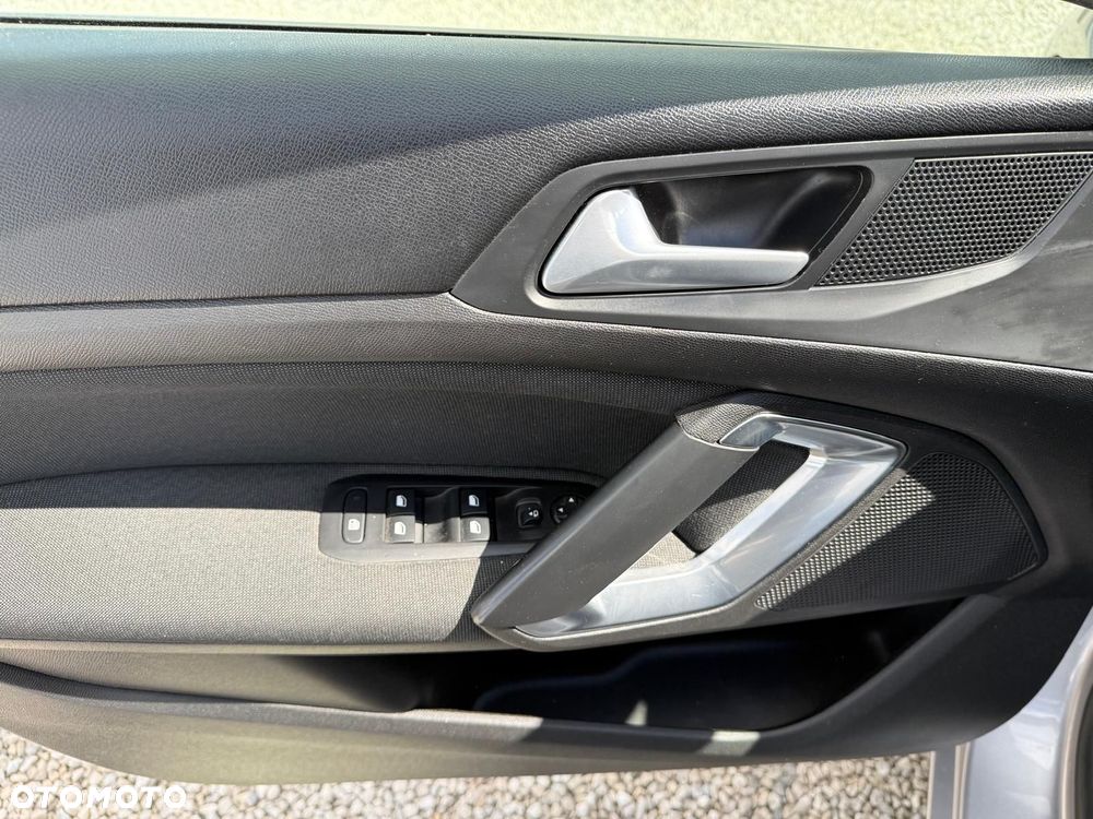 Peugeot 308 1.5 BlueHDi Allure S&S EAT8 - 19