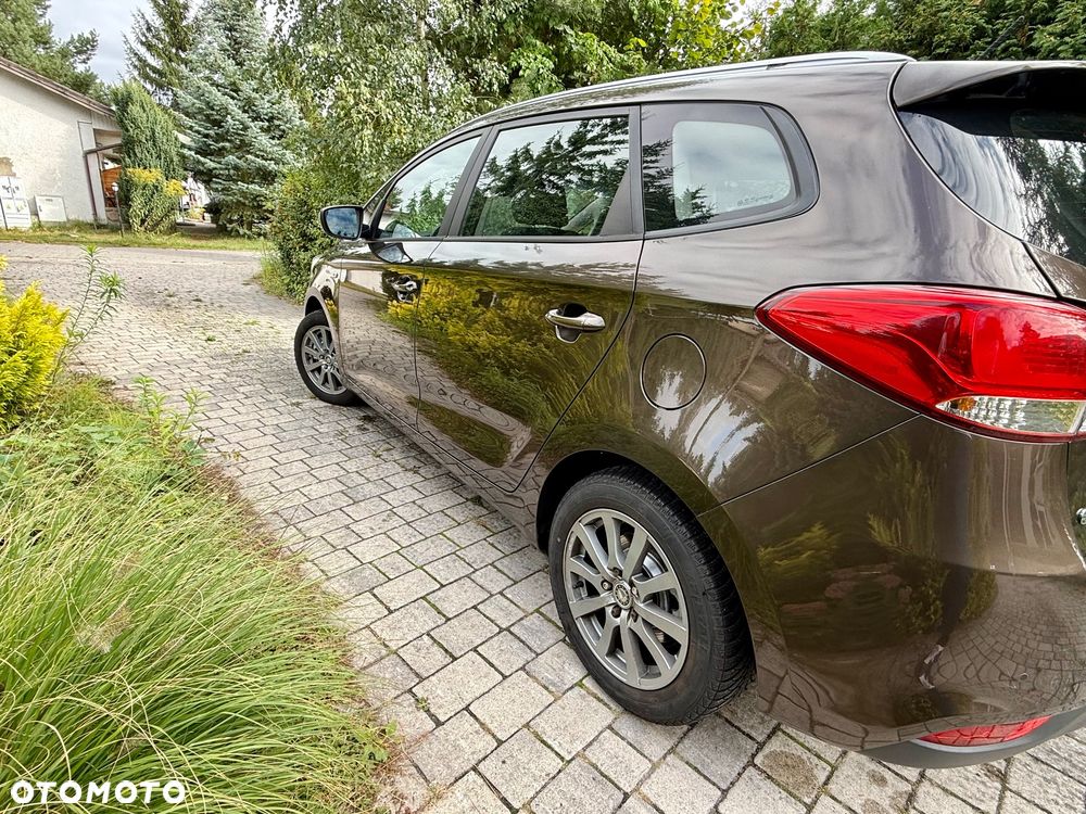 Kia Carens - 17