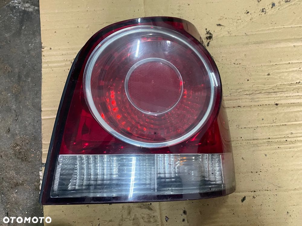 VW POLO 9N LIFT LAMPA PRAWA TYŁ - 1