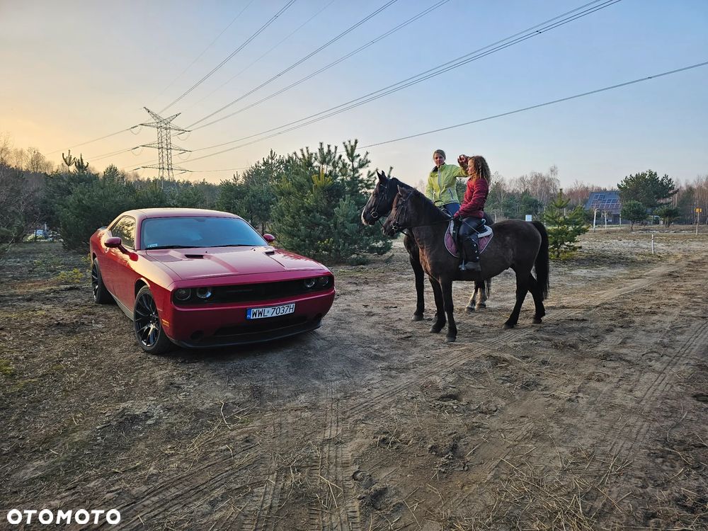 Dodge Challenger - 2