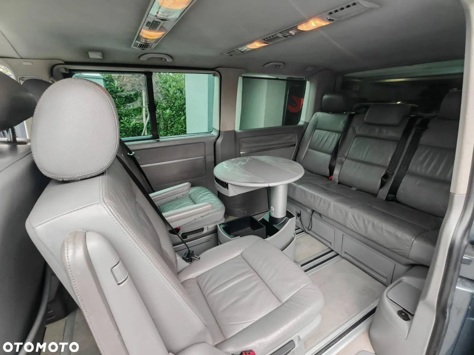 Volkswagen Multivan - 10