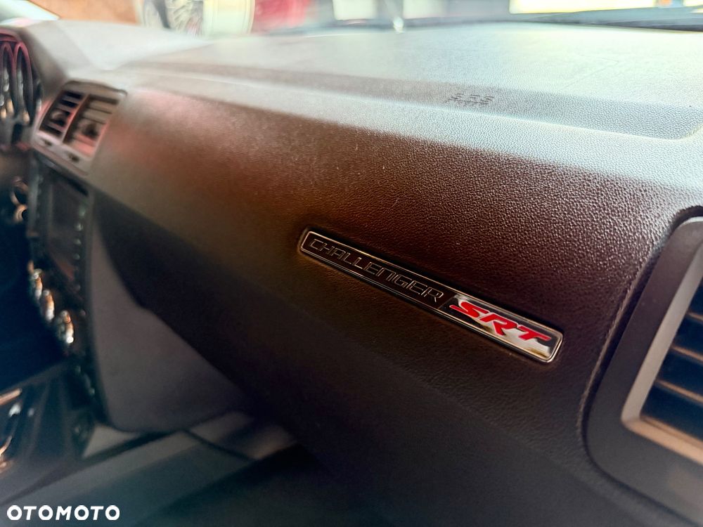 Dodge Challenger 6.1 SRT8 - 28