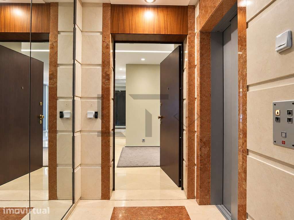 Apartamento T3 de Luxo com Garagem, completamente remodelado, para ... - Grande imagem: 2/55