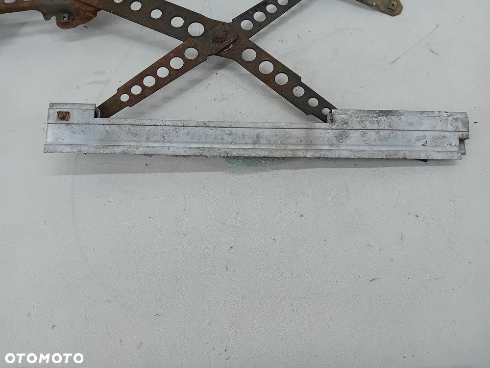 PODNOŚNIK SZYBY PRAWY PRZÓD MERCEDES-BENZ W126 1267200246 - 6