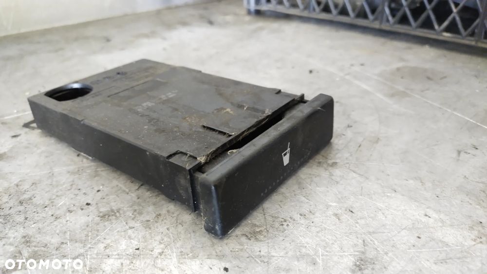 Volkswagen Sharan 2007/Uchwyt Na Kubek/7 YM21F048197AAW - 1