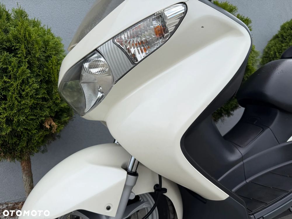 Suzuki Burgman - 28