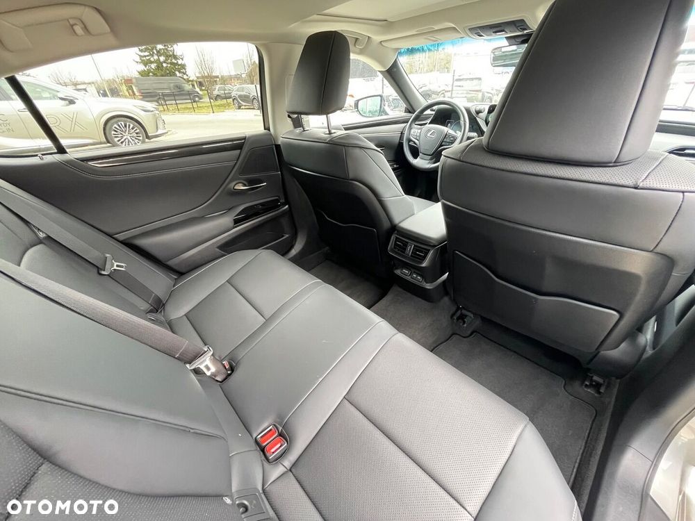Lexus ES 300h Business Edition - 10