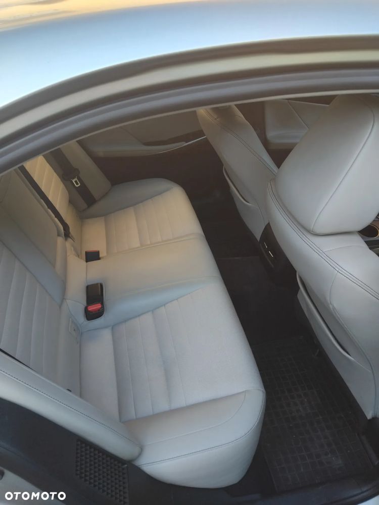 Lexus IS 300h Elegance - 6
