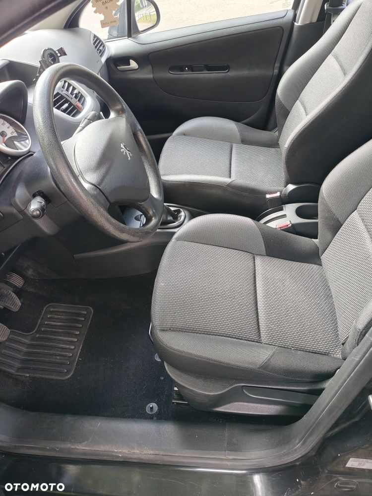 Peugeot 207 - 6